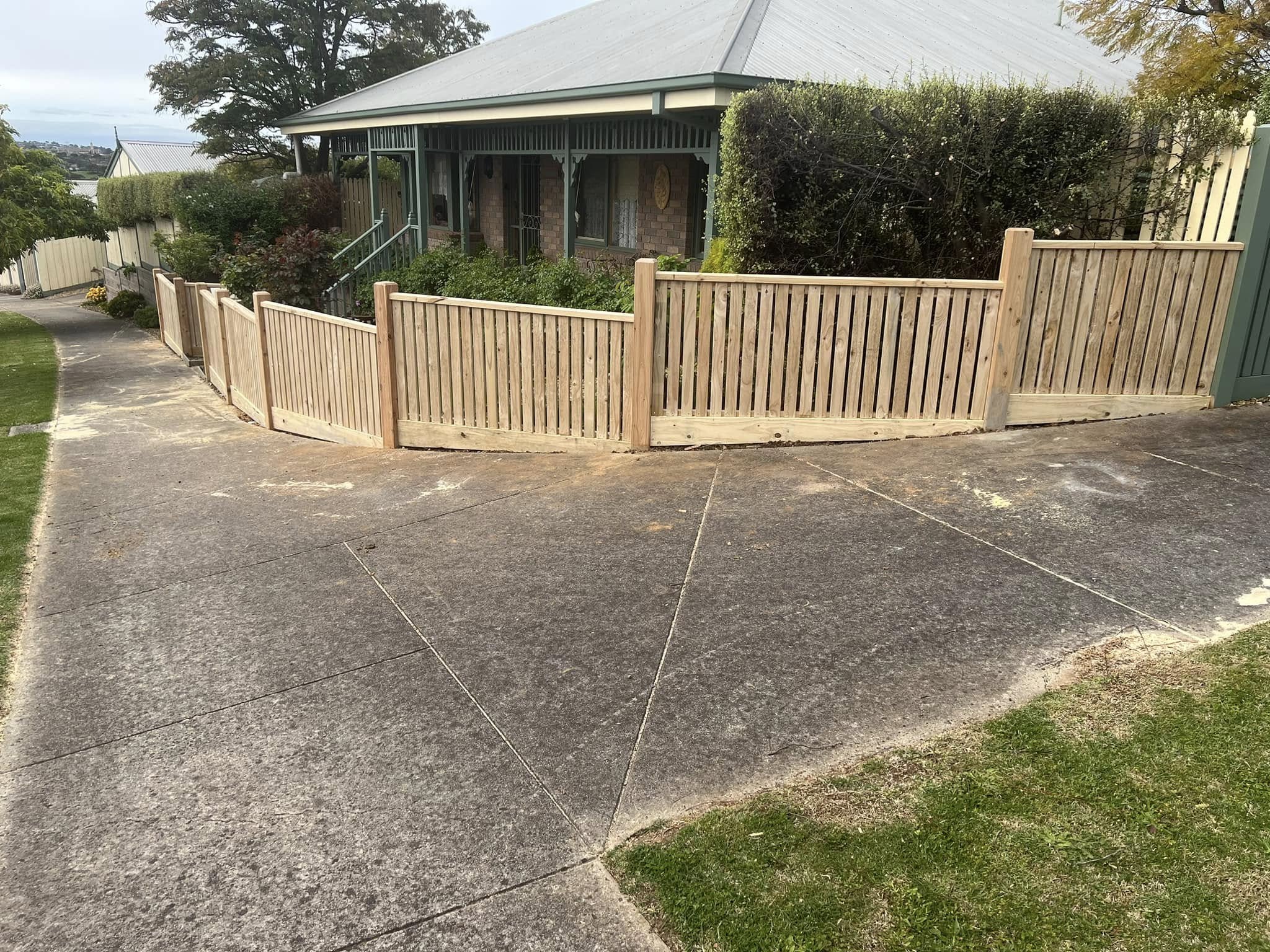 Vertical picket fence with curved entry returns
